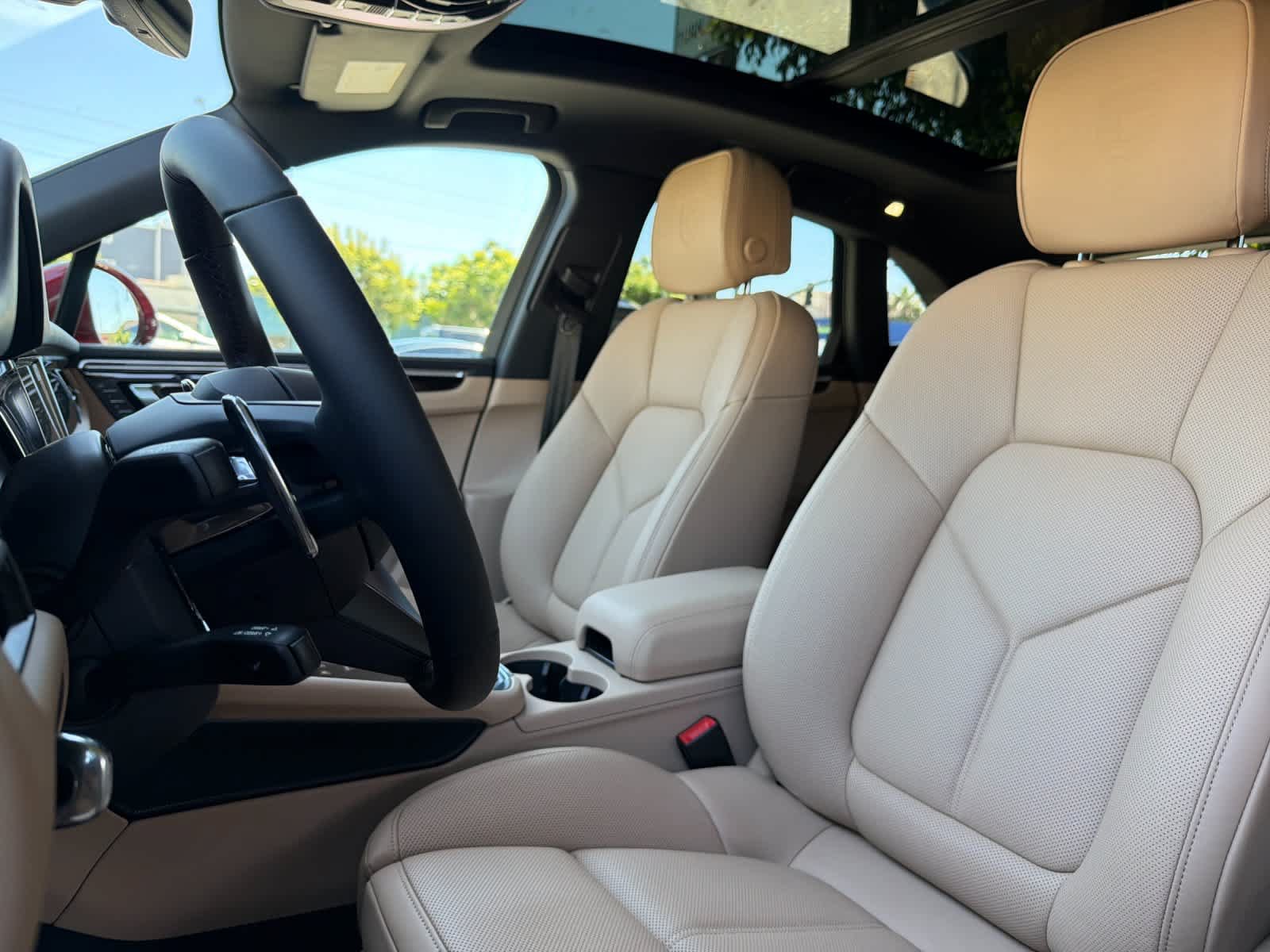 New 2026 Porsche Macan AWD/4WD image 5