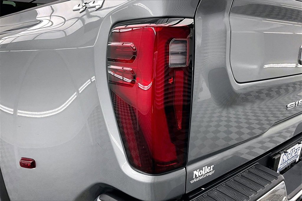 Used 2025 GMC Sierra 3500 SLT w/ SLT Premium Package image 31