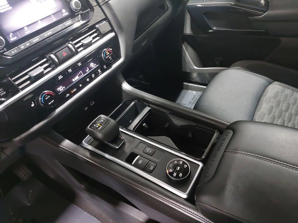 Used 2025 Nissan Pathfinder SV image 27