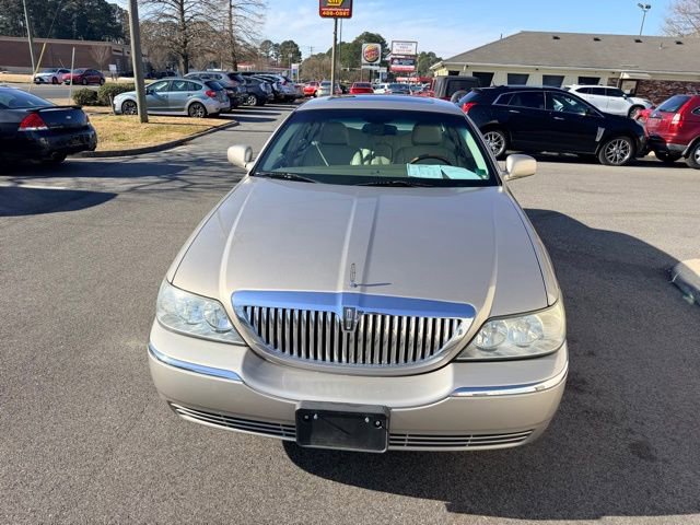 Used 2003 Lincoln Town Car Signature image 8