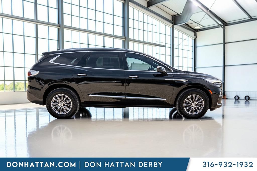 Used 2023 Buick Enclave Essence AWD/4WD image 35