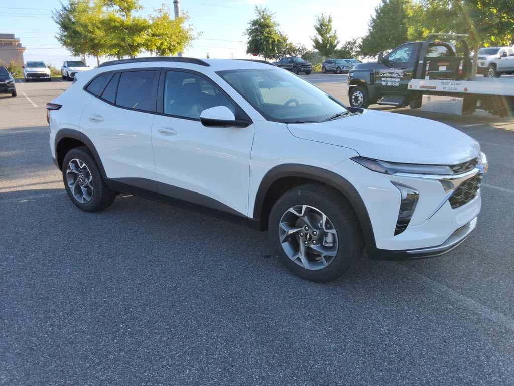 New 2026 Chevrolet Trax LT w/ Driver Confidence Package FWD video 3