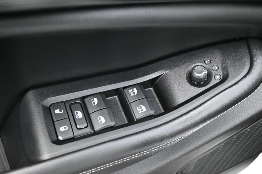 Used 2023 Jeep Grand Cherokee Altitude RWD image 4