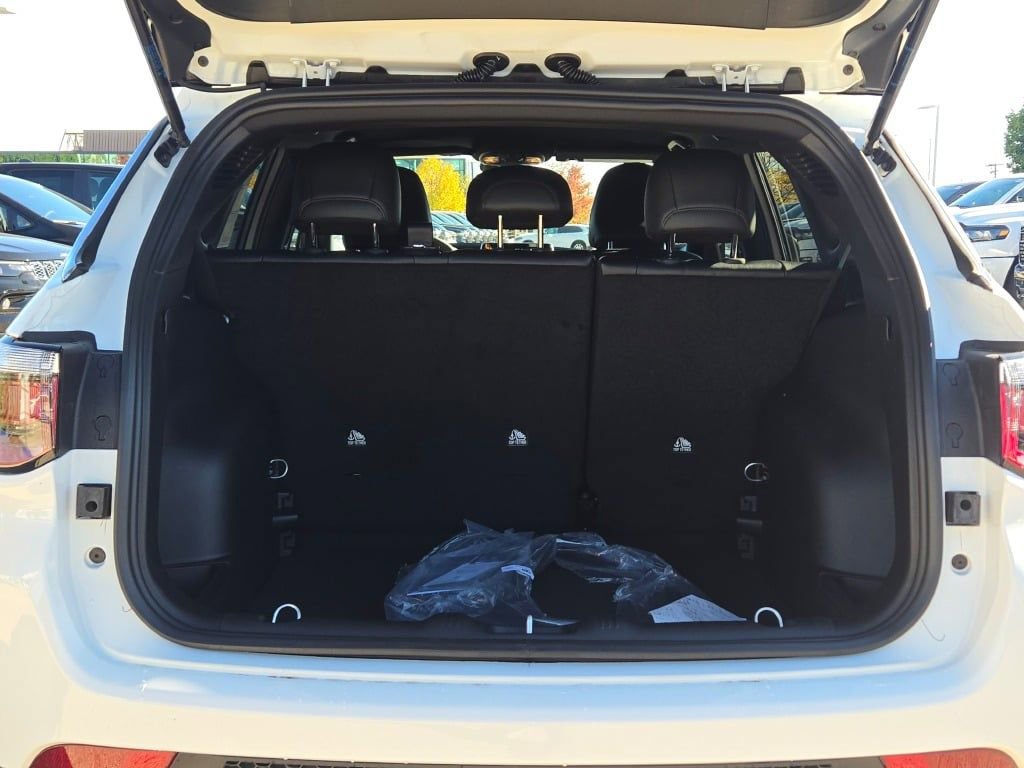 New 2026 Jeep Compass Latitude image 16