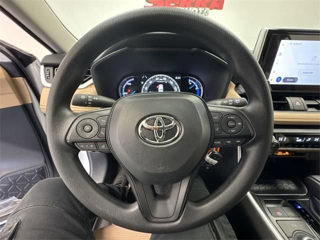 Used 2025 Toyota RAV4 LE AWD/4WD image 15