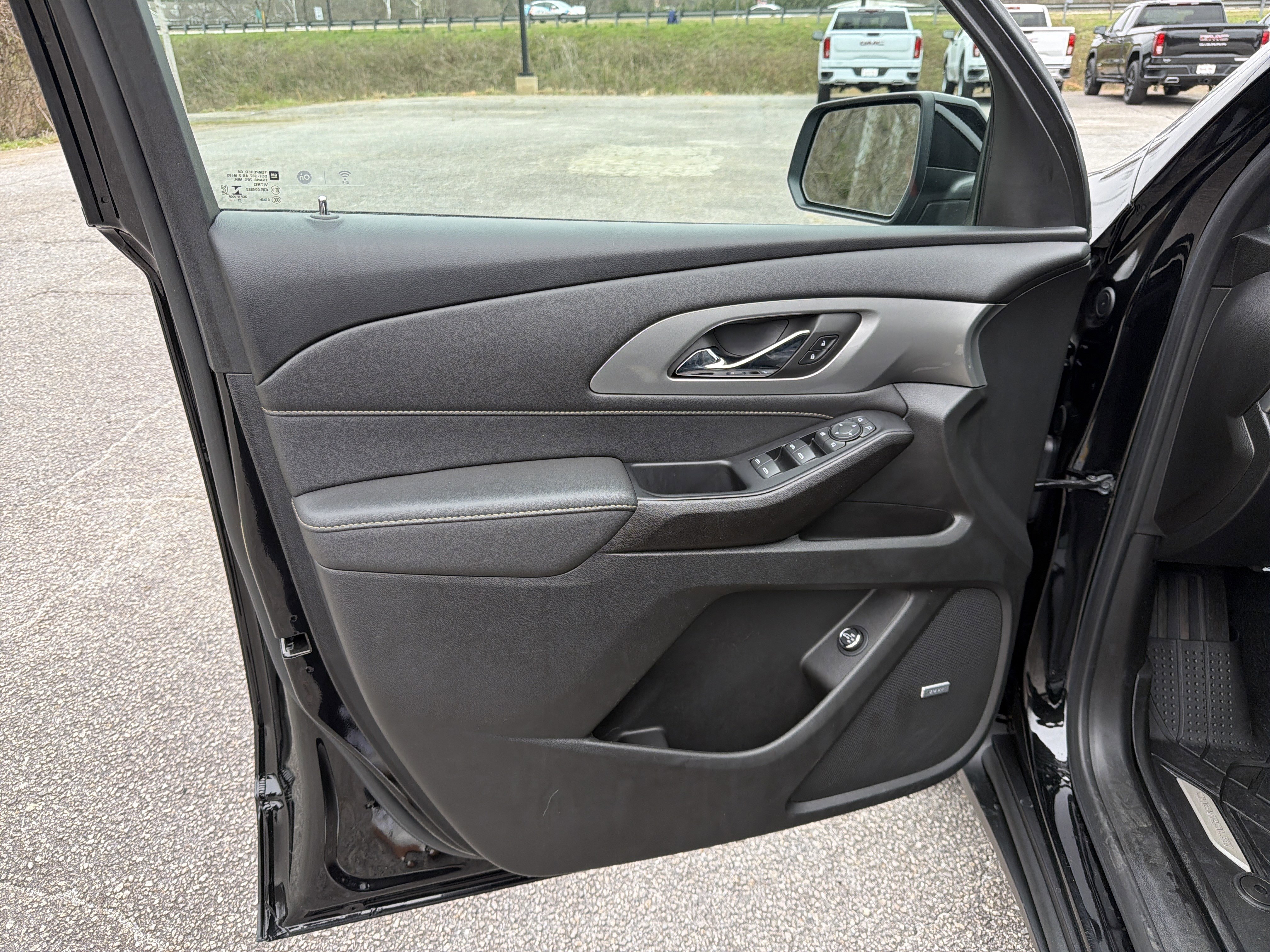 Used 2023 Chevrolet Traverse LT w/ LT Premium Package image 12