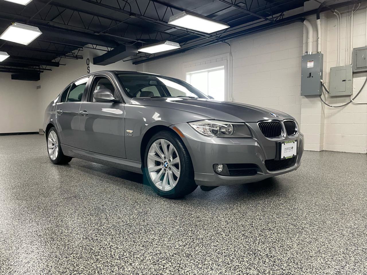 Used 2011 BMW 328i xDrive Sedan AWD/4WD image 3