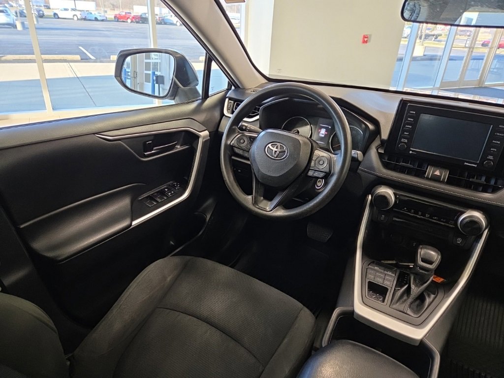 Used 2022 Toyota RAV4 LE image 17
