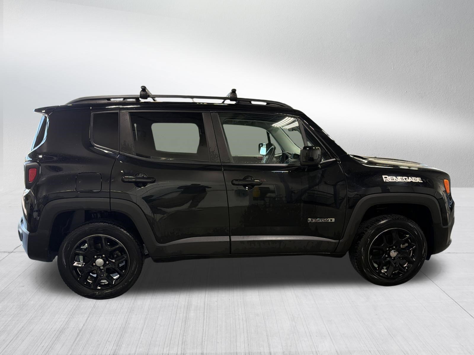 Used 2017 Jeep Renegade Latitude w/ Cold Weather Group AWD/4WD image 8