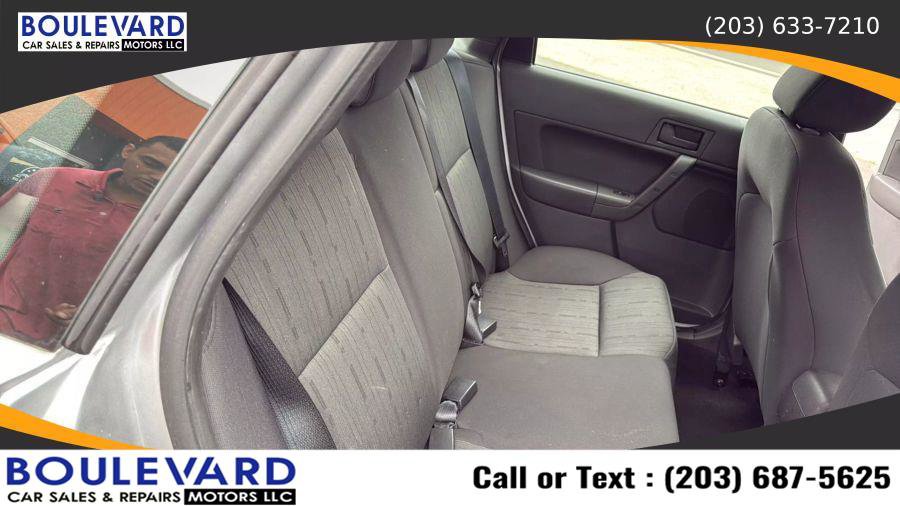 Used 2010 Ford Focus SE image 30