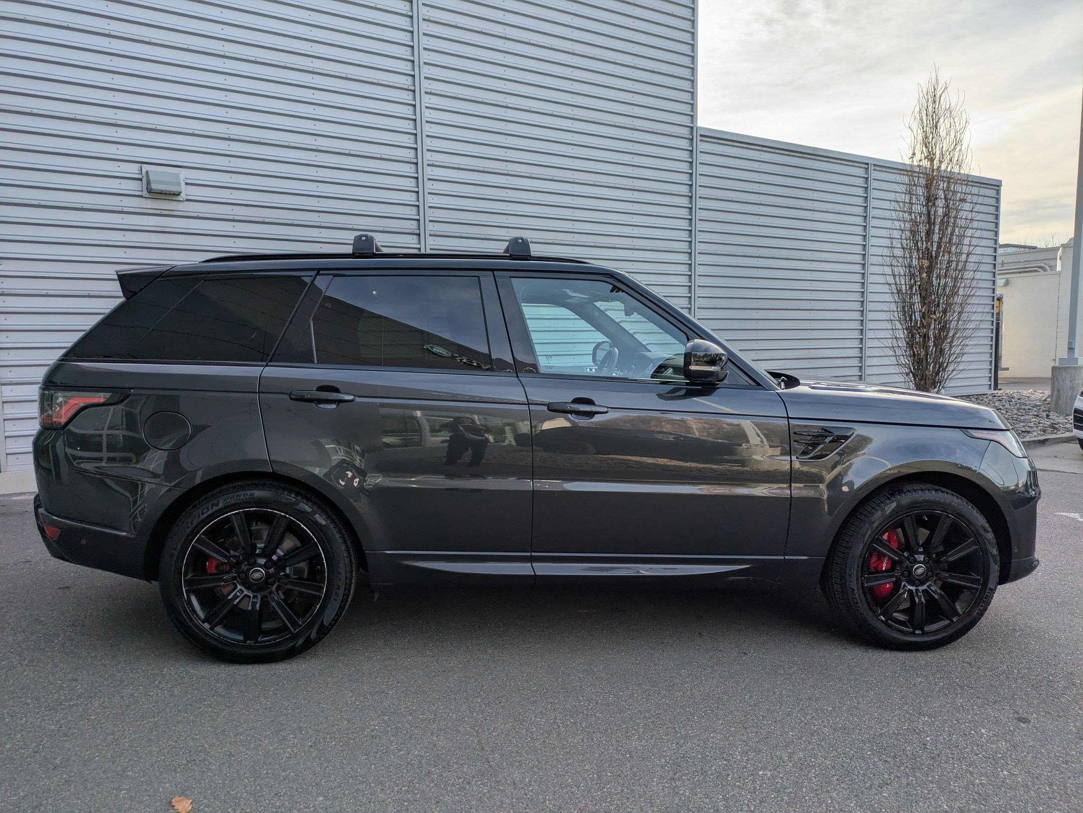 Used 2019 Land Rover Range Rover Sport HST image 2