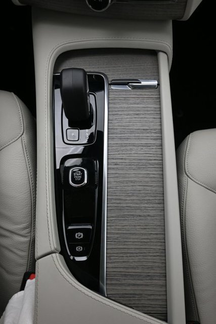 Used 2024 Volvo XC90 B6 Plus w/ Protection Package Premier AWD/4WD image 11