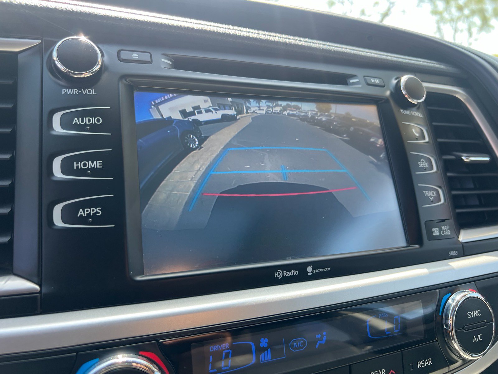 Used 2015 Toyota Highlander XLE FWD image 25