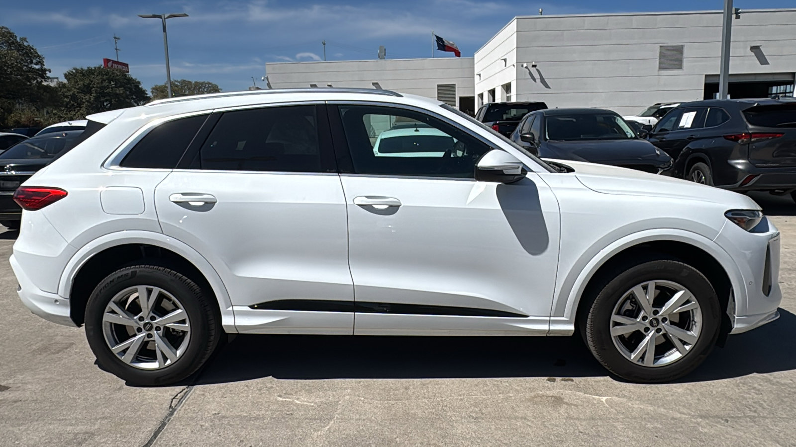 Used 2025 Audi Q5 2.0T Premium image 8
