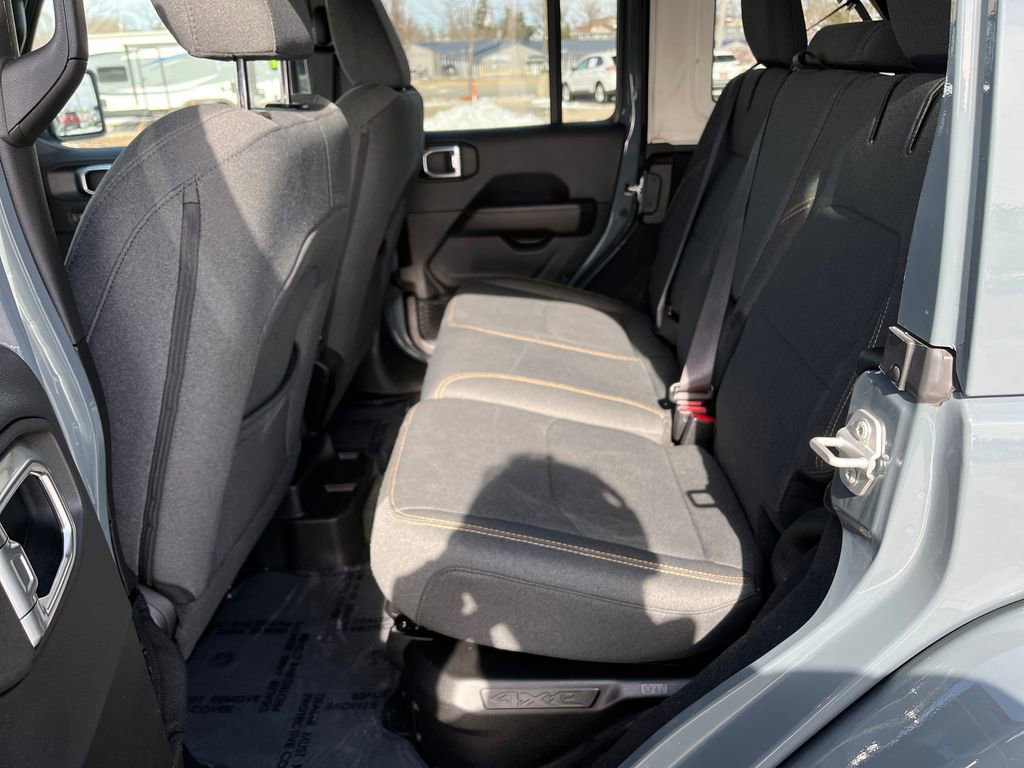 Used 2025 Jeep Wrangler Unlimited Sahara w/ Safety Group image 22