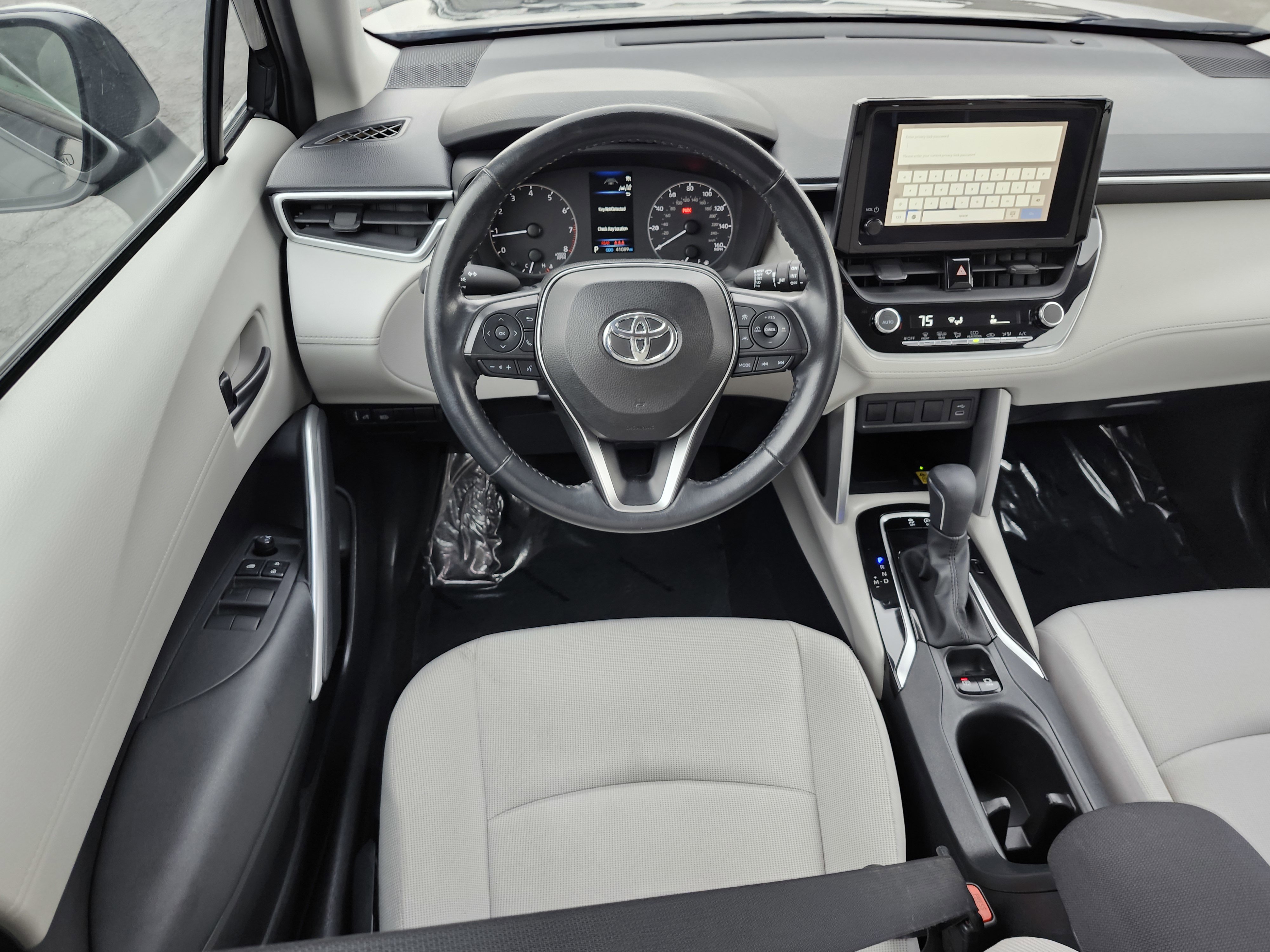 Used 2023 Toyota Corolla Cross LE w/ Black Badges Package (TMS) AWD/4WD image 25