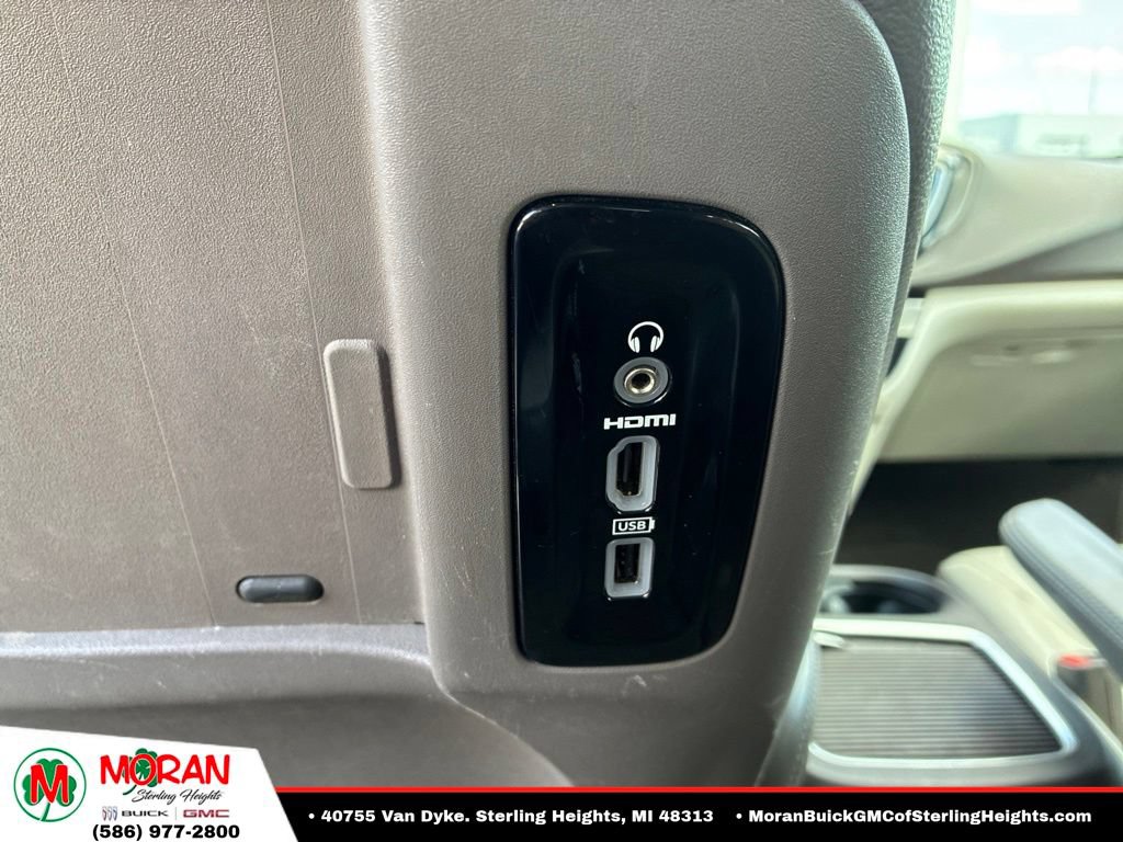 Used 2017 Chrysler Pacifica Touring-L Plus FWD image 12
