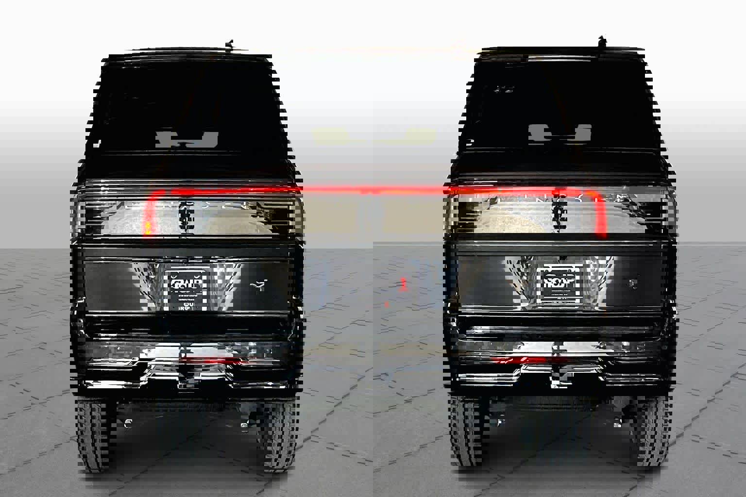 Used 2025 Lincoln Navigator Reserve image 4