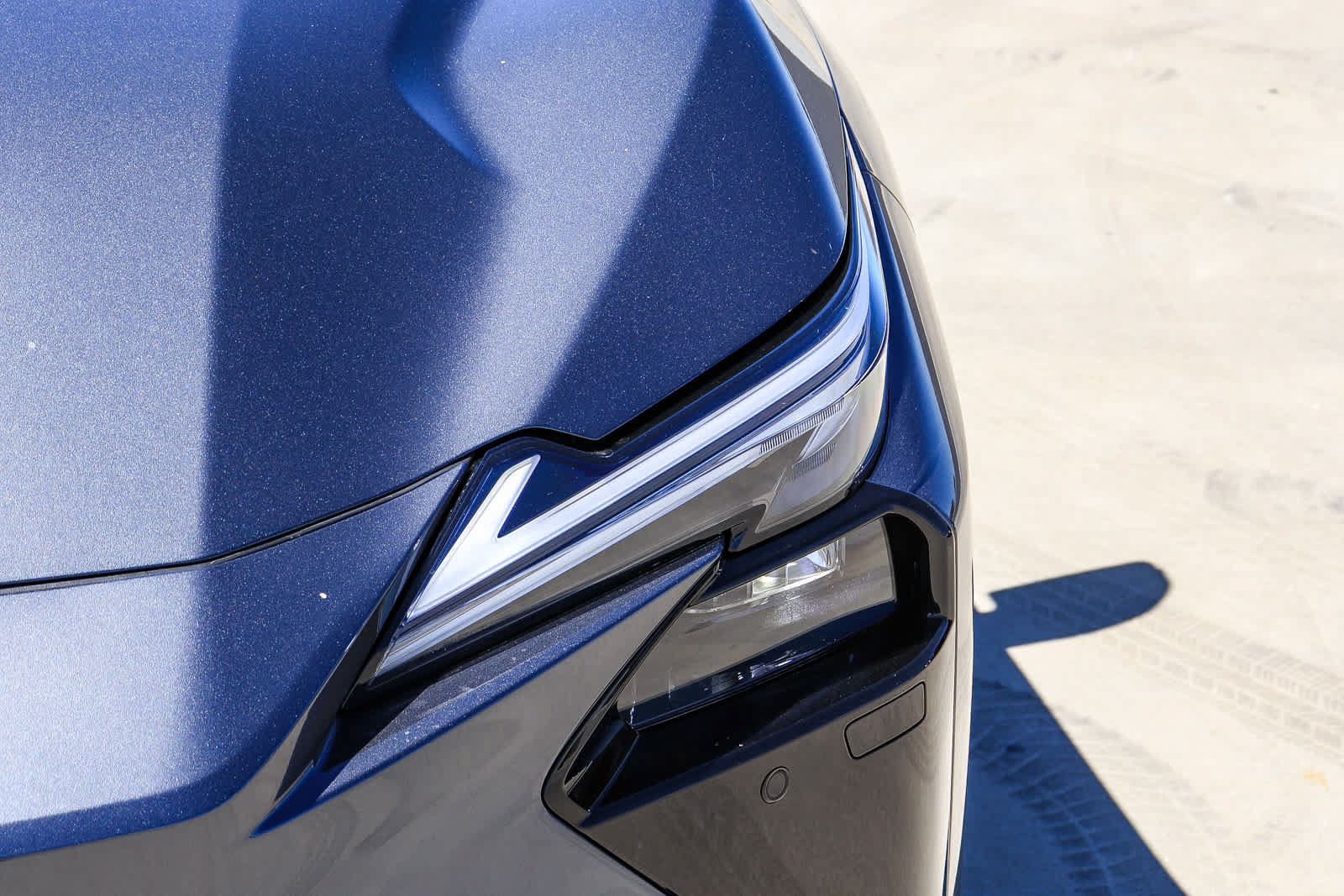 New 2026 Lexus ES 350e FWD image 7
