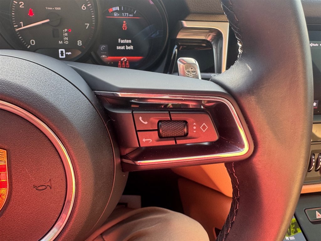 Used 2022 Porsche Macan image 12