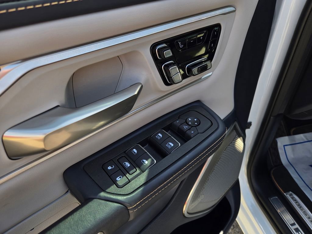 Used 2025 RAM 1500 Tungsten AWD/4WD image 12