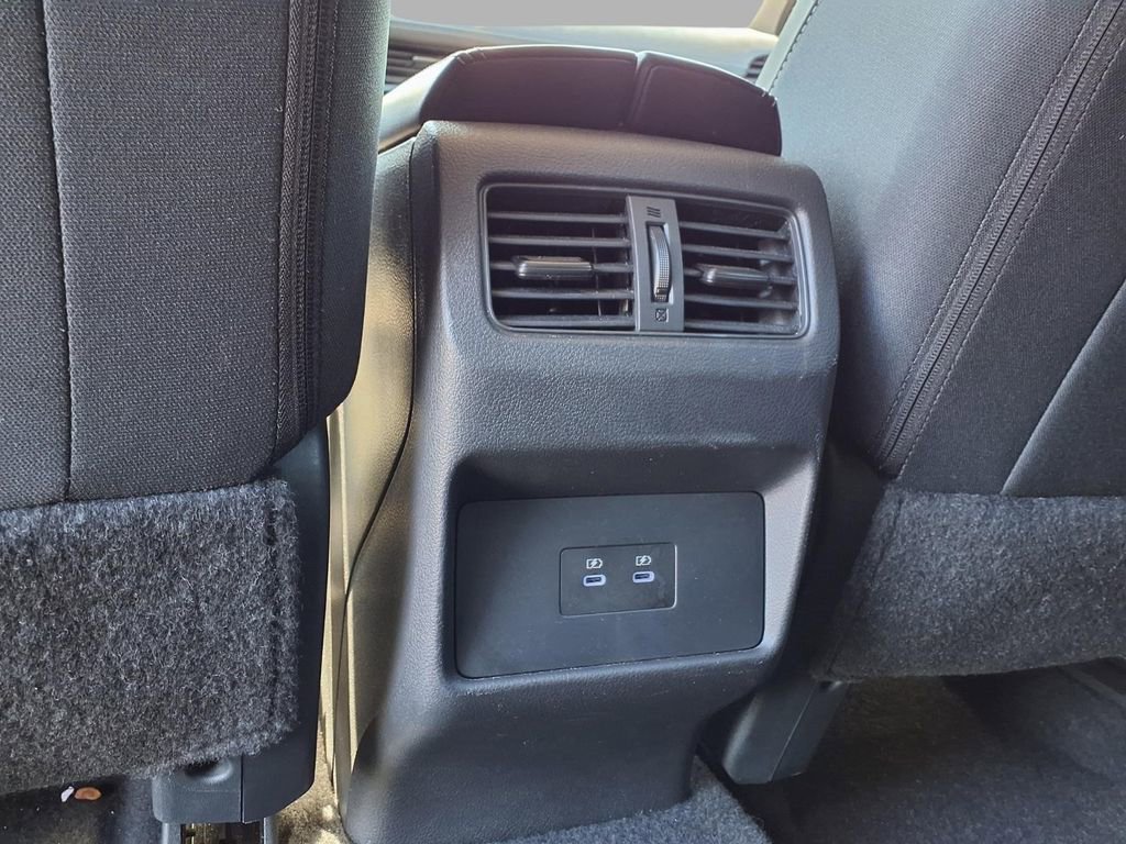 Used 2025 Nissan Rogue SV FWD image 24