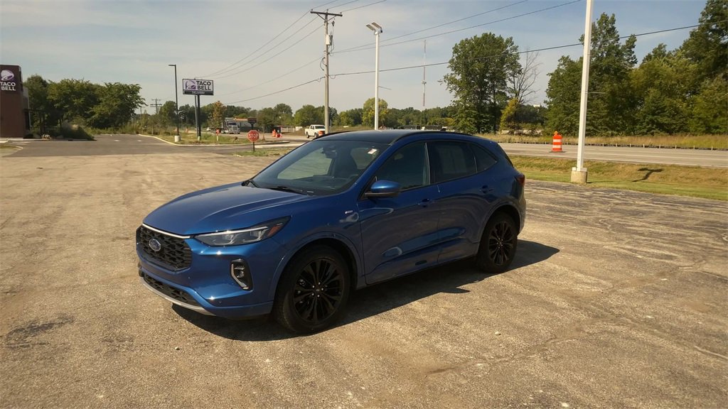 Used 2023 Ford Escape ST-Line Elite w/ Premium Technology Package image 4
