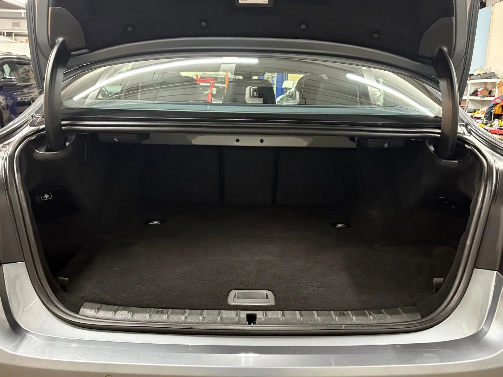 Used 2019 BMW 530e xDrive w/ Convenience Package image 9