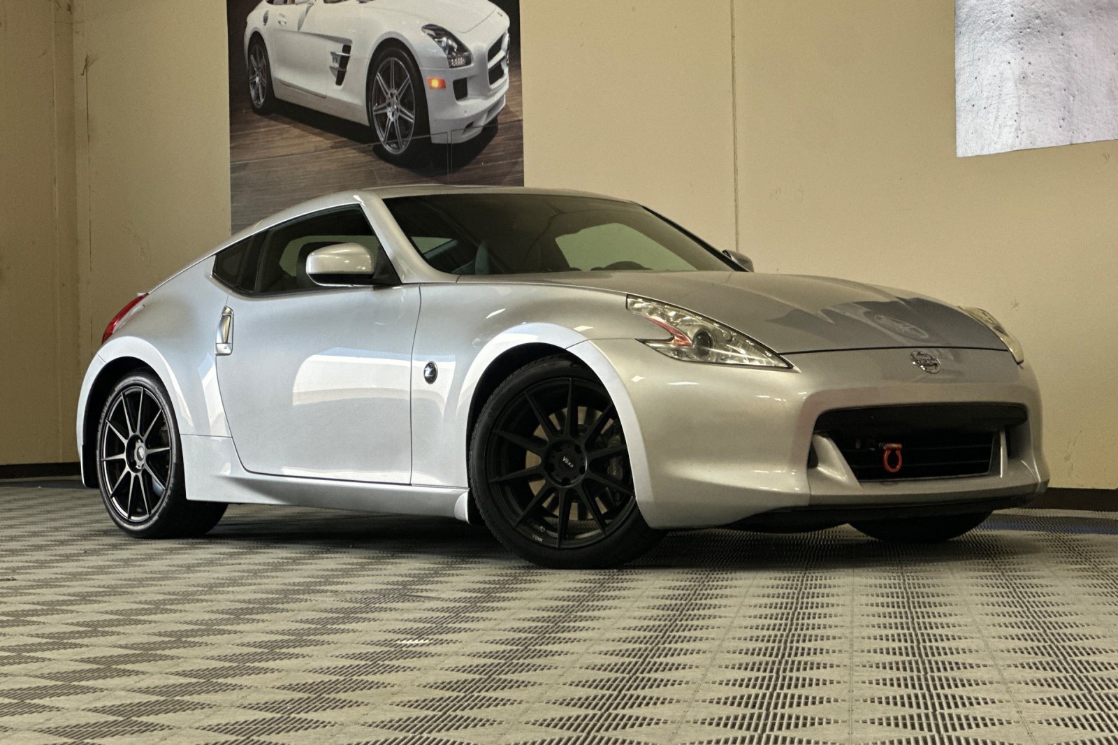 Used 2011 Nissan 370Z Touring w/ Sport Pkg RWD image 2