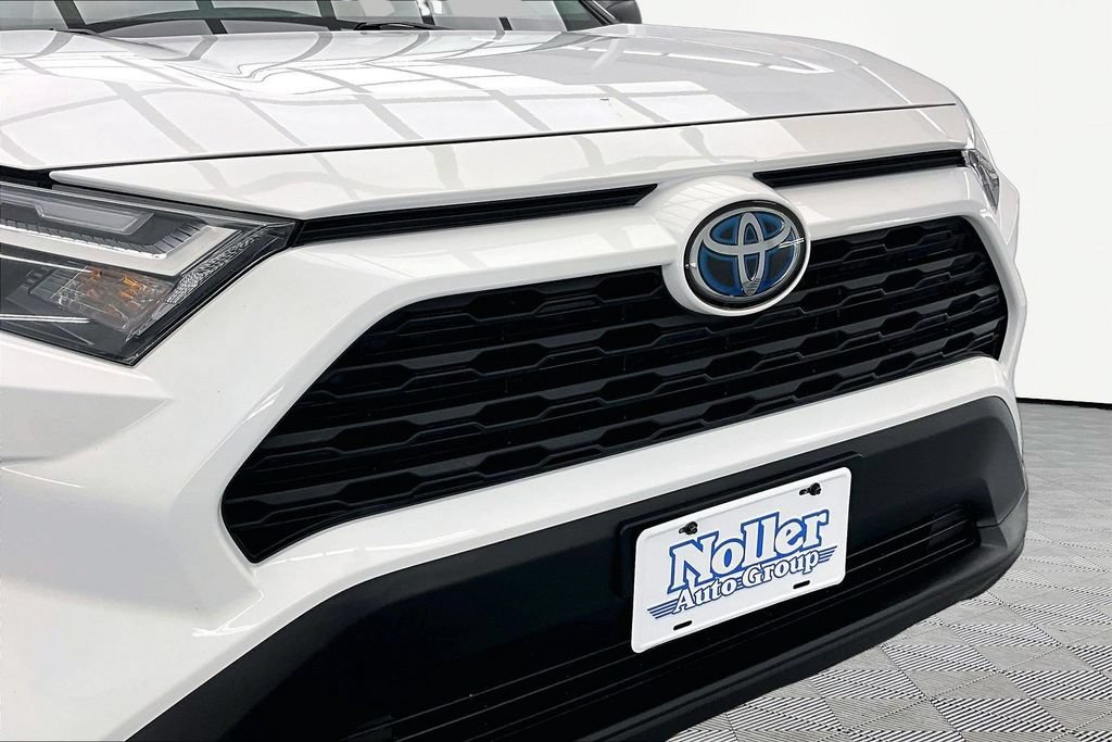 Used 2023 Toyota RAV4 LE AWD/4WD image 28