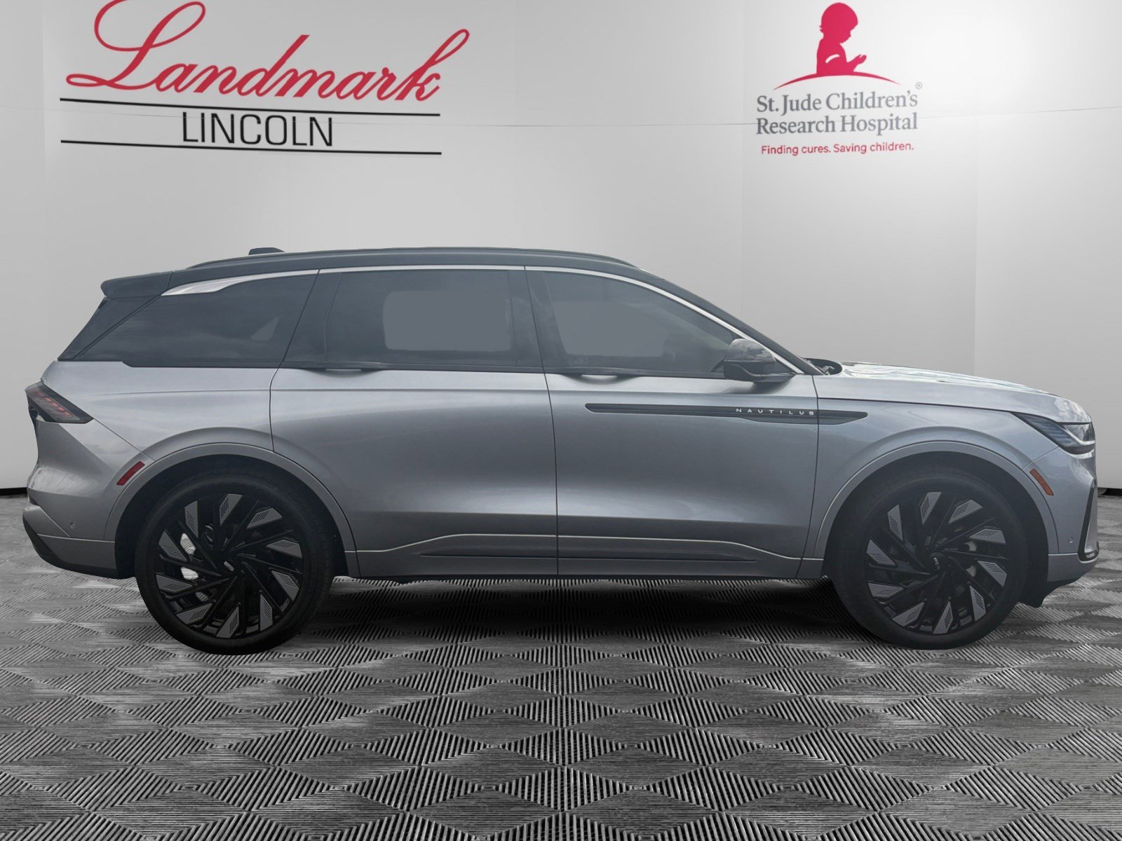 Used 2024 Lincoln Nautilus Black Label w/ Jet Appearance Package (87T) AWD/4WD image 6
