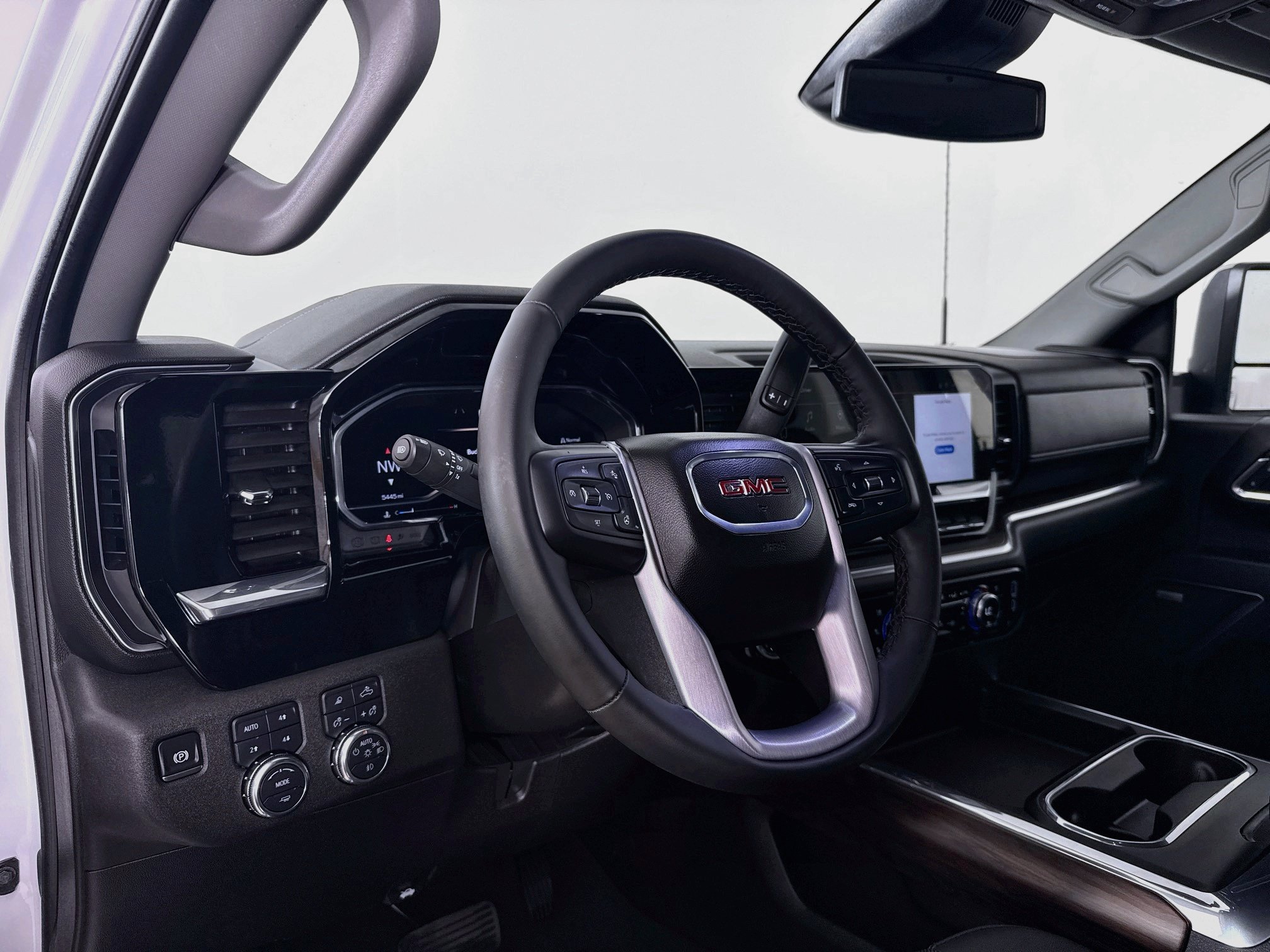 Used 2025 GMC Sierra 3500 SLT w/ SLT Premium Package AWD/4WD image 10
