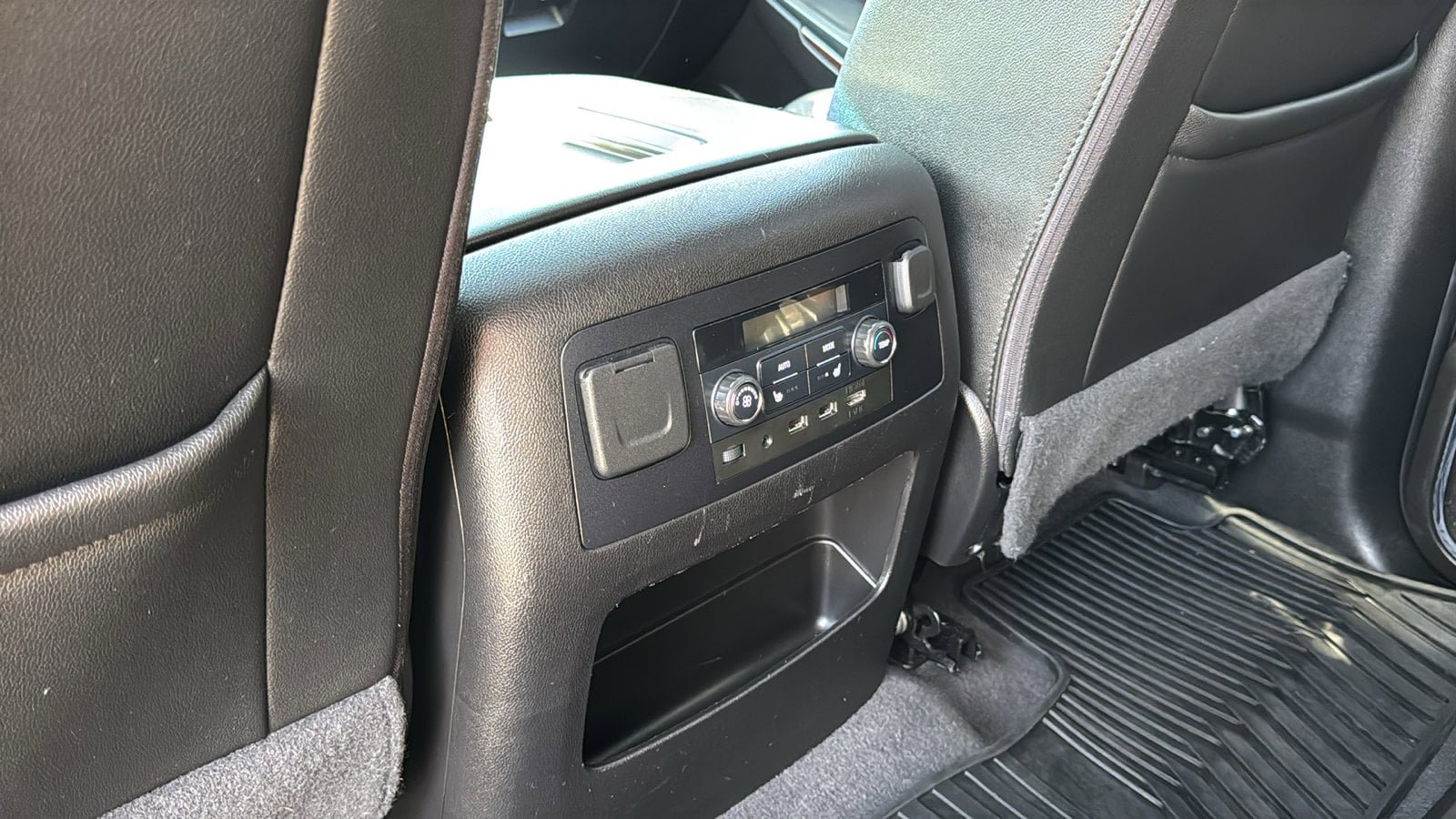 Used 2020 GMC Yukon SLT w/ Open Road Package AWD/4WD image 33