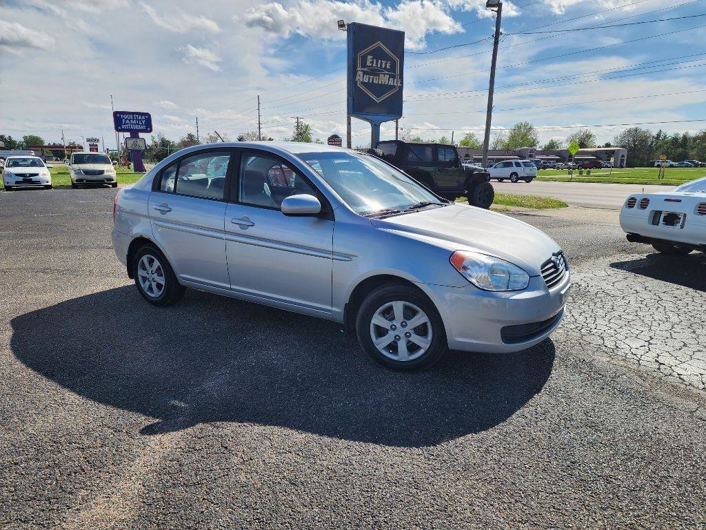 Used 2011 Hyundai Accent GLS FWD image 2