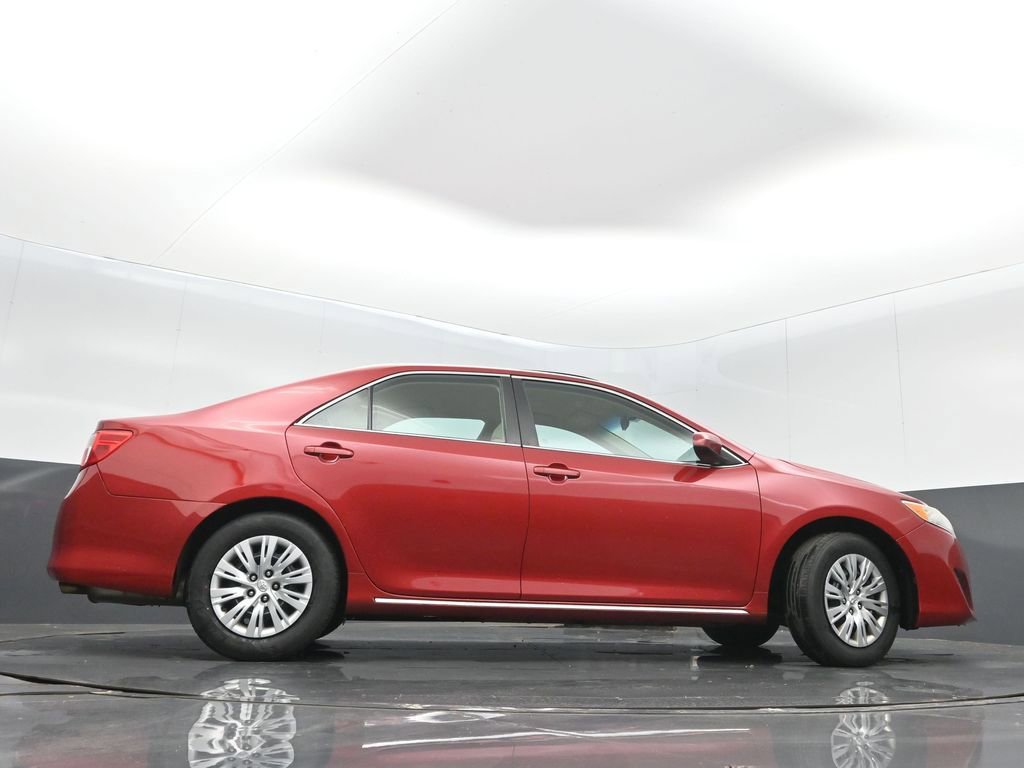 Used 2014 Toyota Camry LE FWD image 31