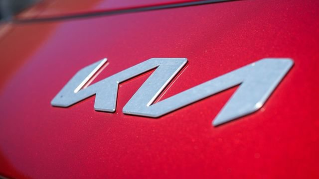Certified 2025 Kia Niro EX FWD image 6