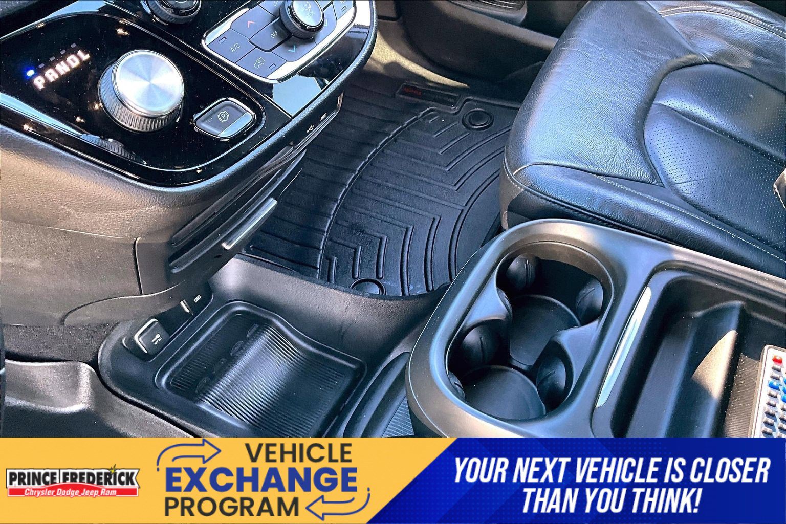 Used 2018 Chrysler Pacifica Touring-L w/ Premium Audio Group FWD image 14