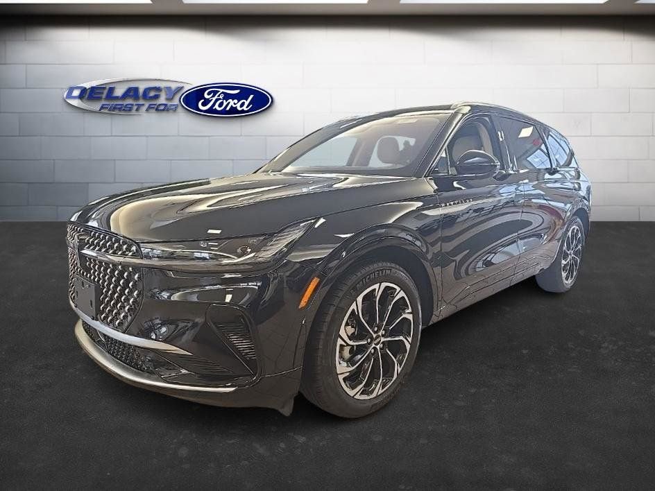 Used 2025 Lincoln Nautilus Reserve image 1