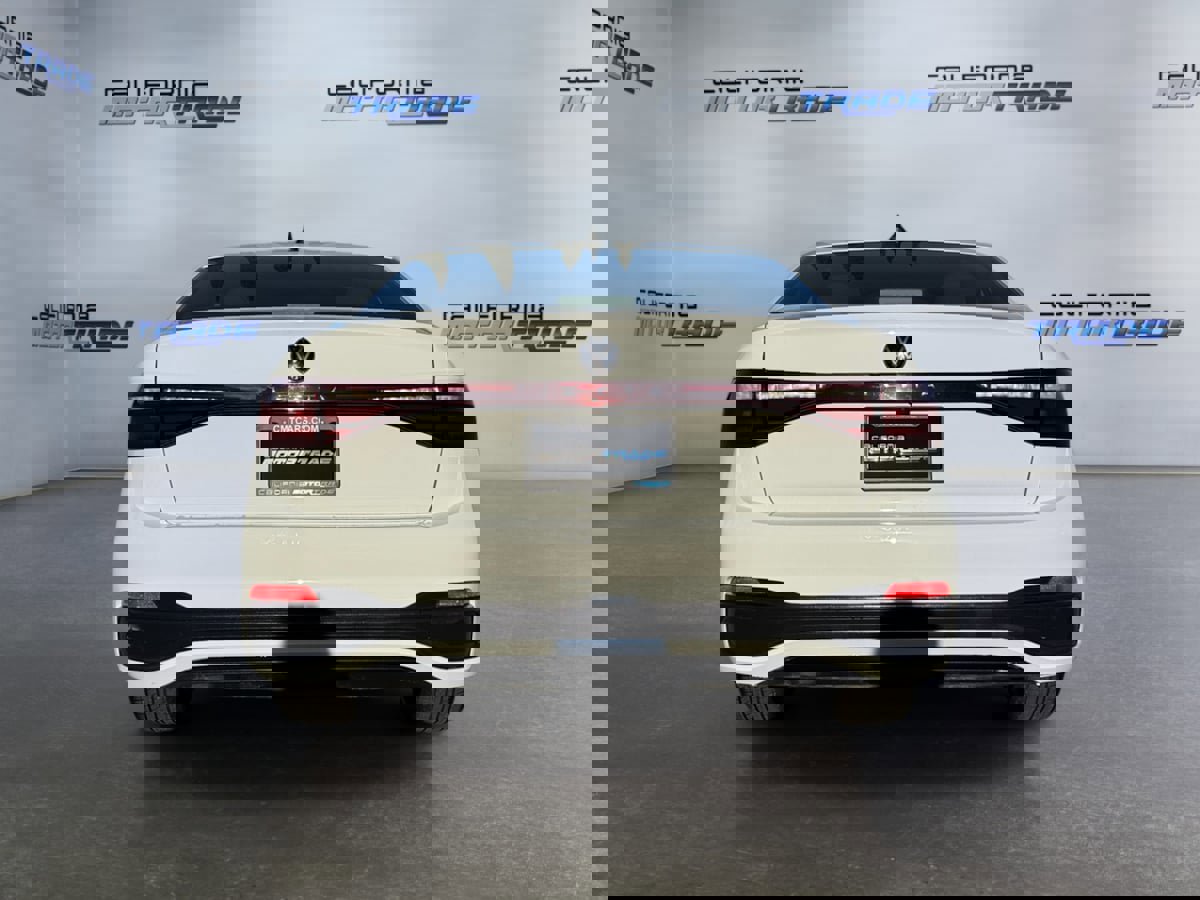 Used 2025 Volkswagen Jetta Sport image 6