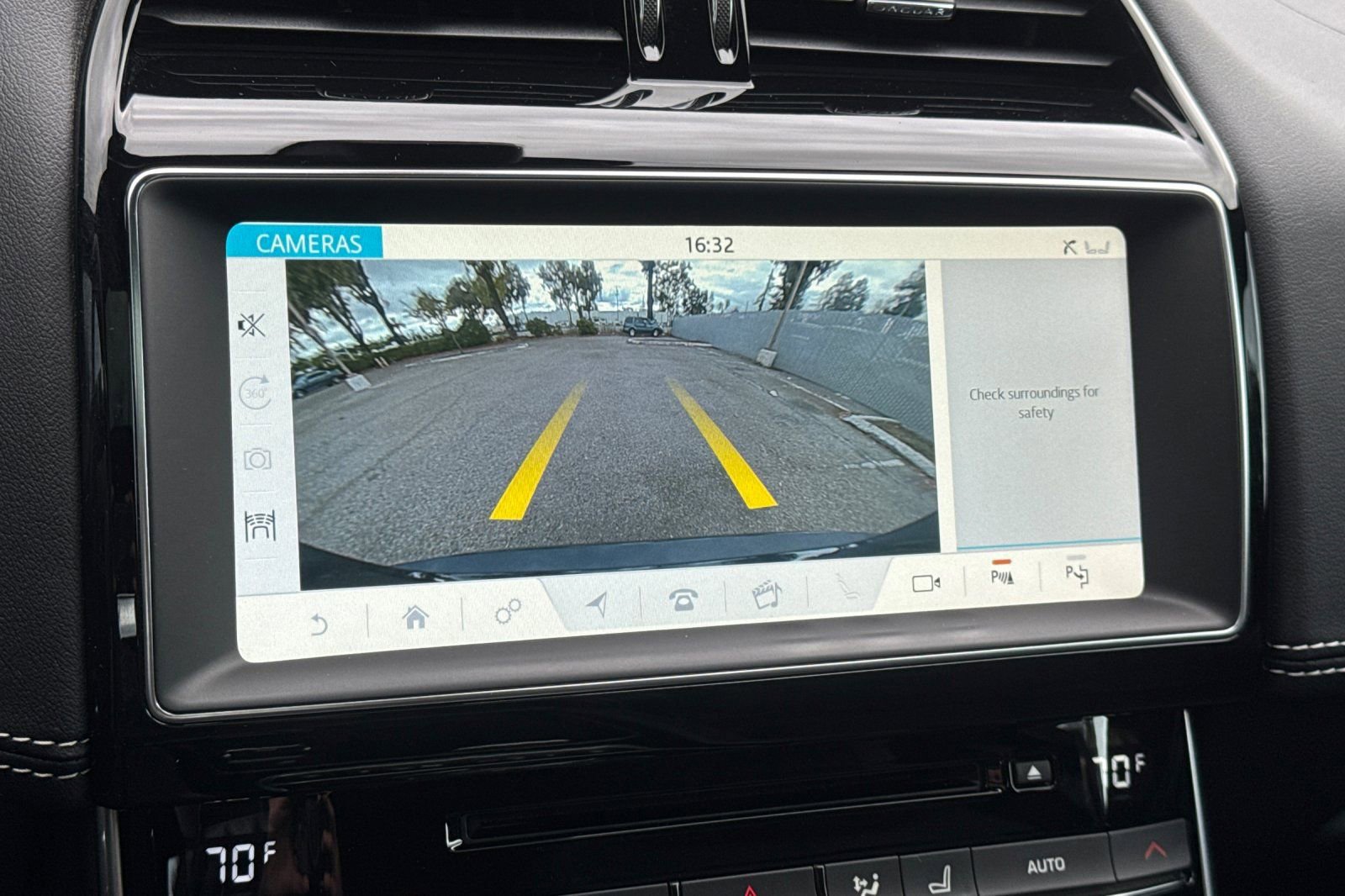 Used 2018 Jaguar XE S RWD image 19