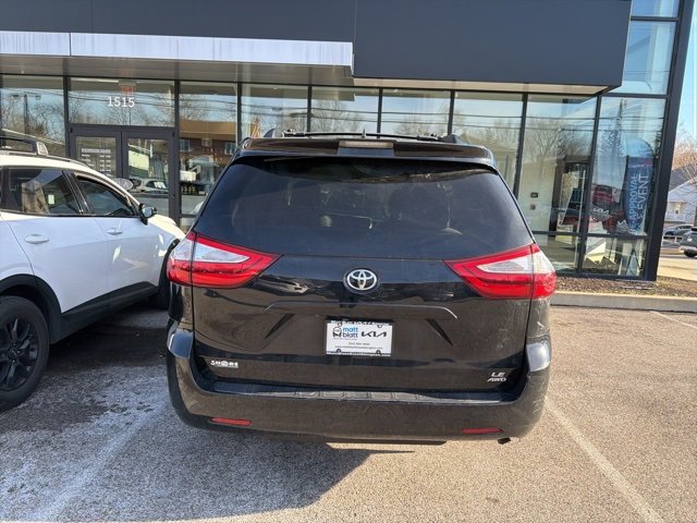 Used 2018 Toyota Sienna LE image 7