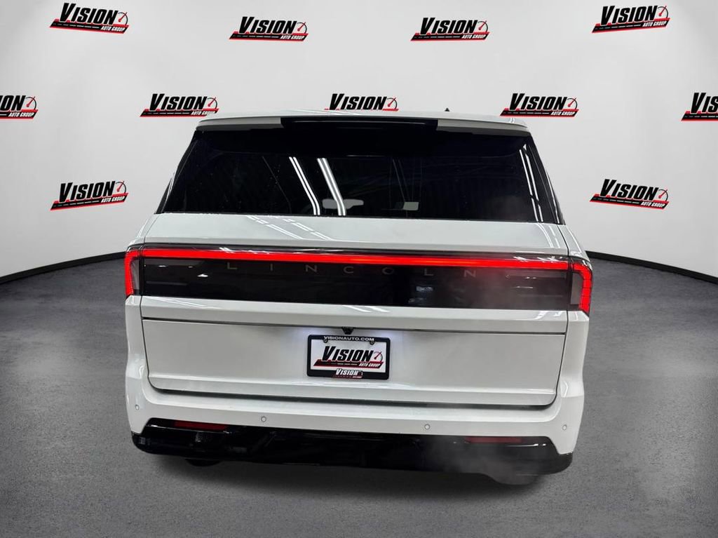Used 2025 Lincoln Navigator L Reserve image 6