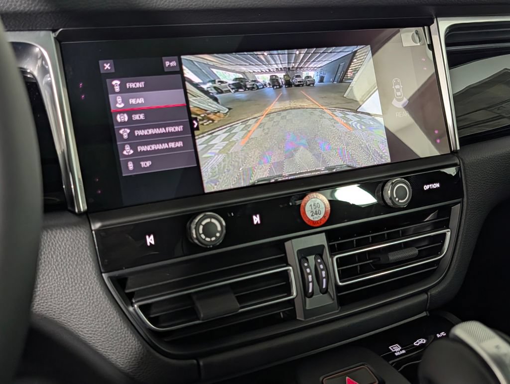 New 2026 Porsche Macan AWD/4WD image 32