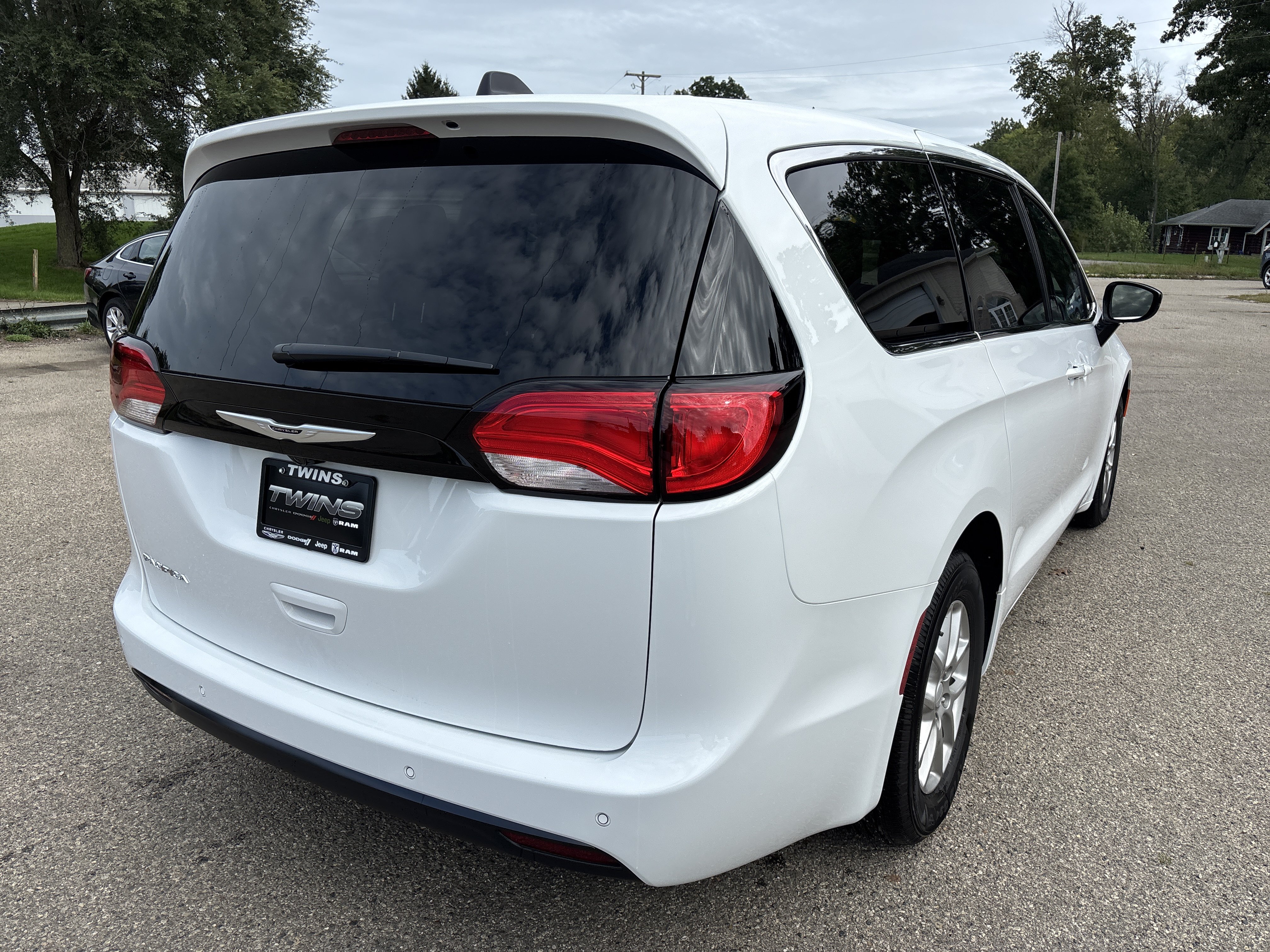New 2027 Chrysler Pacifica LX FWD image 3