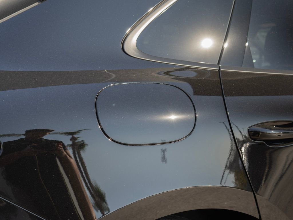 New 2025 Porsche Macan image 14