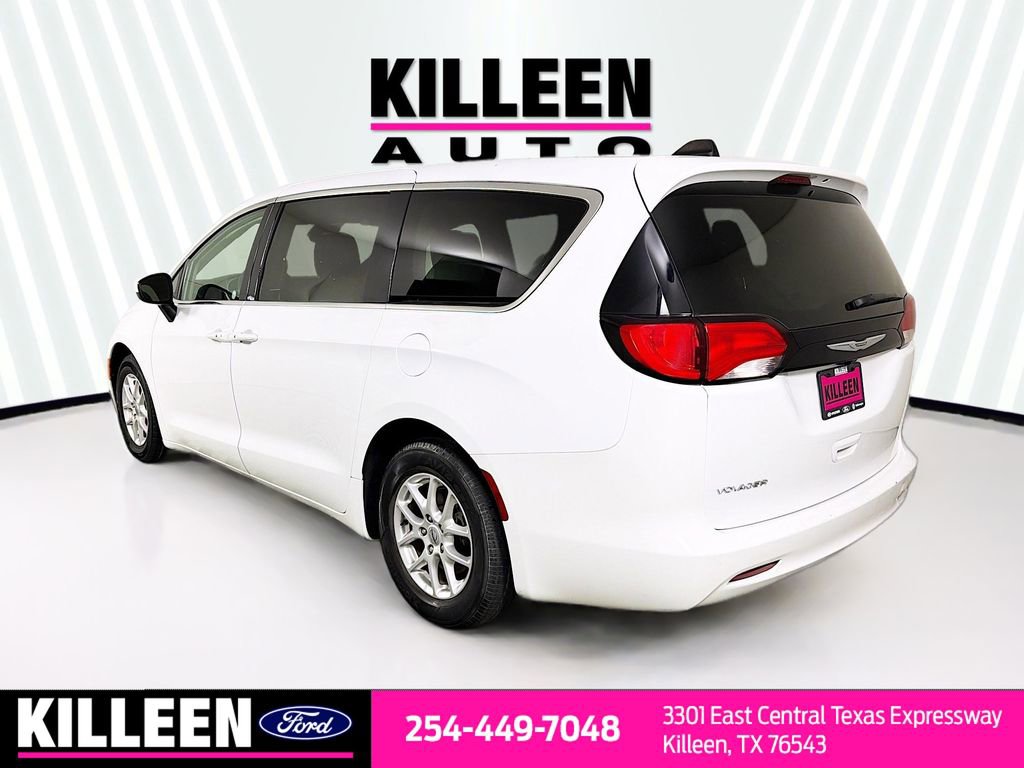 Used 2023 Chrysler Voyager LX image 6