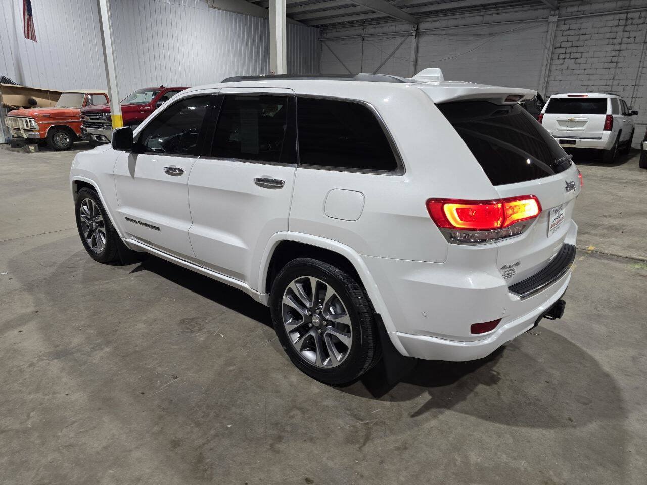 Used 2018 Jeep Grand Cherokee Overland AWD/4WD image 8