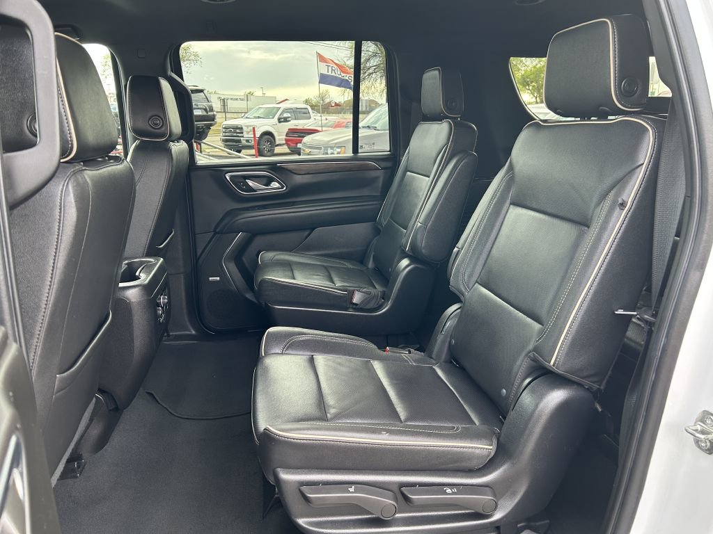 Used 2023 Chevrolet Suburban Premier image 18
