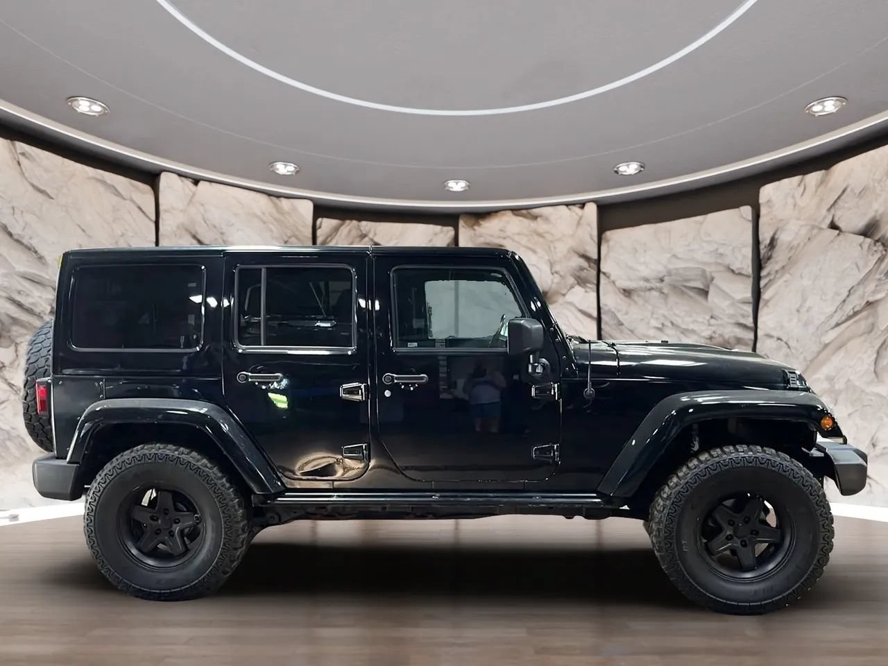 Used 2014 Jeep Wrangler Unlimited Sahara w/ Connectivity Group AWD/4WD image 10