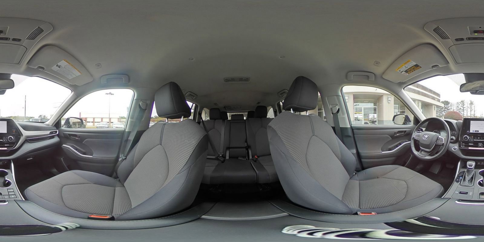 Used 2025 Toyota Highlander LE image 49